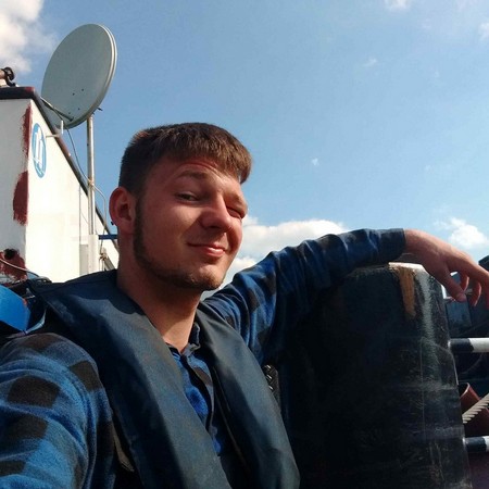 Jeden z praktykantów z kędzierzyńskiej szkoły żeglugi Przemysław Komander podczas letnich praktyk u armatora w Niemczech.