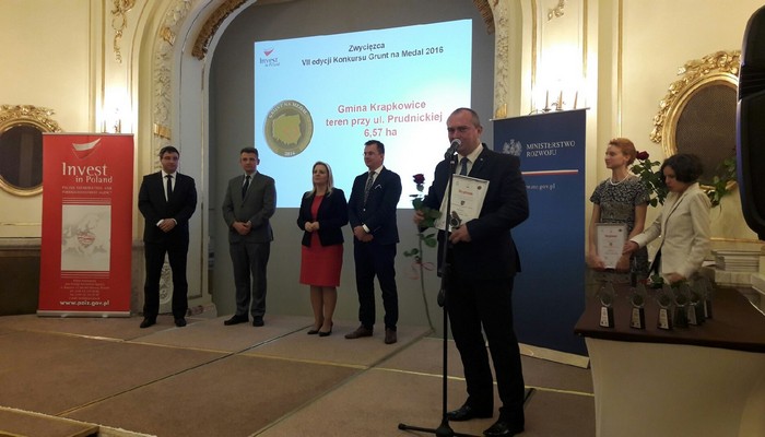 Miano "Gruntu na medal" dwa lata temu zdobył teren przy ul. Prudnickiej w Krapkowicach.