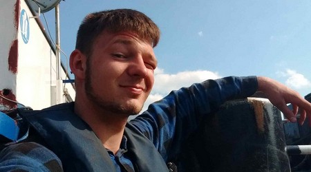 Jeden z praktykantów z kędzierzyńskiej szkoły żeglugi Przemysław Komander podczas letnich praktyk u armatora w Niemczech.