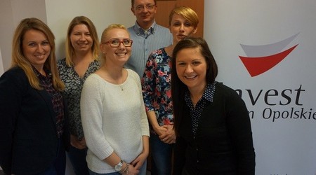 Na zdjęciu powyżej (od lewej): Ewa Dudik, Justyna Warzecha-Michlik, Katarzyna Sobczak, Piotr Regeńczuk, Magdalena Możdżeń, Sabina Namyślik. Na zdjęciu poniżej: Helena Ząbek-Mzyk, Iwona Święch-Olender i Marta Dudek.