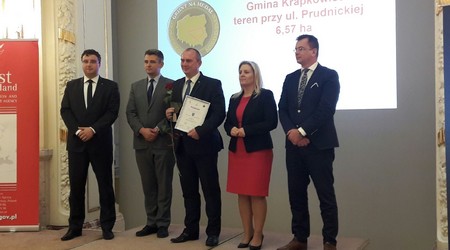 grunt fot Andrzej Brzezin
